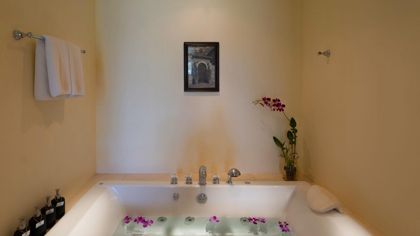 The Ocho Baan Taley Rom - Gallery Image 32 in Natai Beach, Phang Nga, Phuket, Thailand