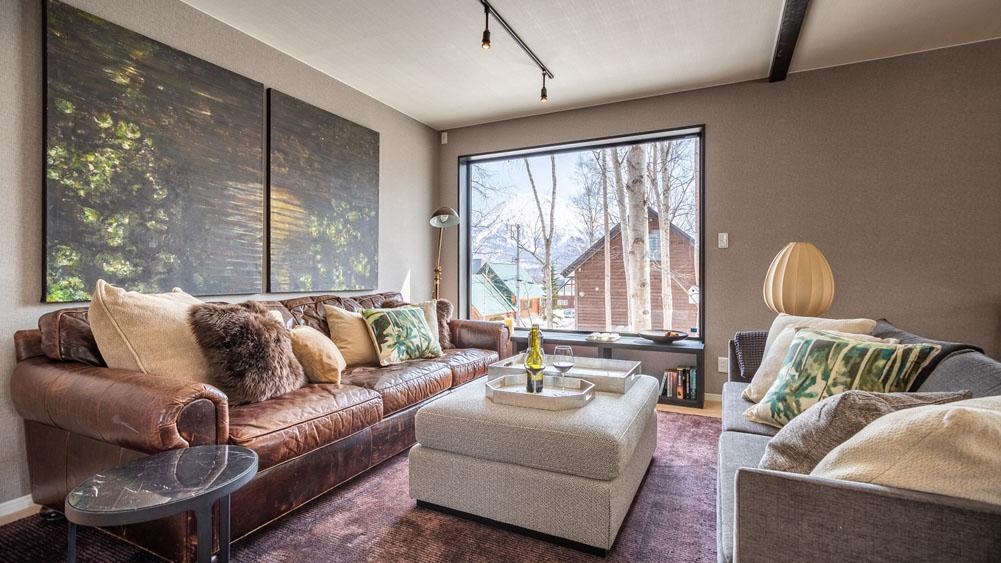 The Ocho Shousugi Chalet - 4 Bedroom Luxury Villa in St. Moritz Kabayama, Niseko, Japan