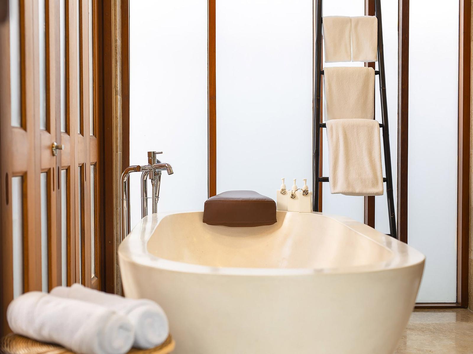 The Ocho Tawantok Beach Villas - Gallery Image 35 in Lipa Noi Beach, west coast Koh Samui, Thailand